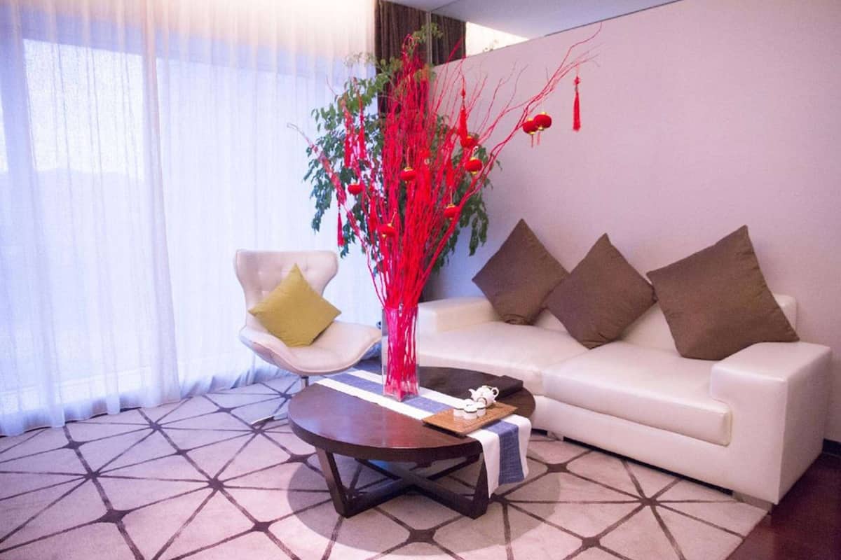 Superior Suite, 1 King Bed | Minibar, in-room safe, desk, soundproofing