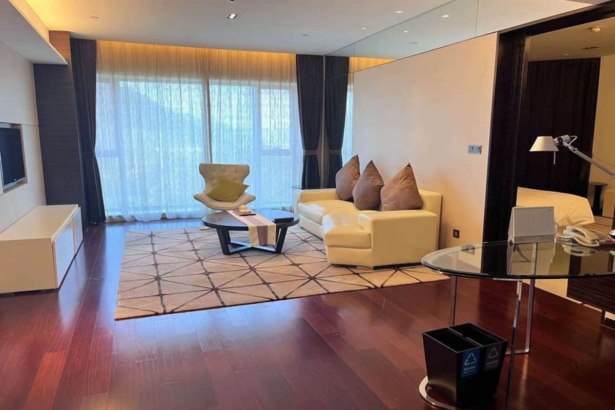 Deluxe Suite, 1 King Bed | Minibar, in-room safe, desk, soundproofing