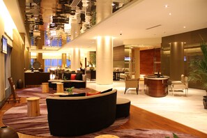 2 bars/lounges, lobby lounge - Wyndham Garden Yuhuan Downtown (Taizhou)