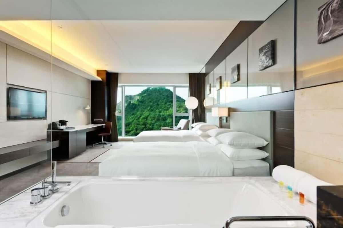 Minibar, in-room safe, desk, soundproofing