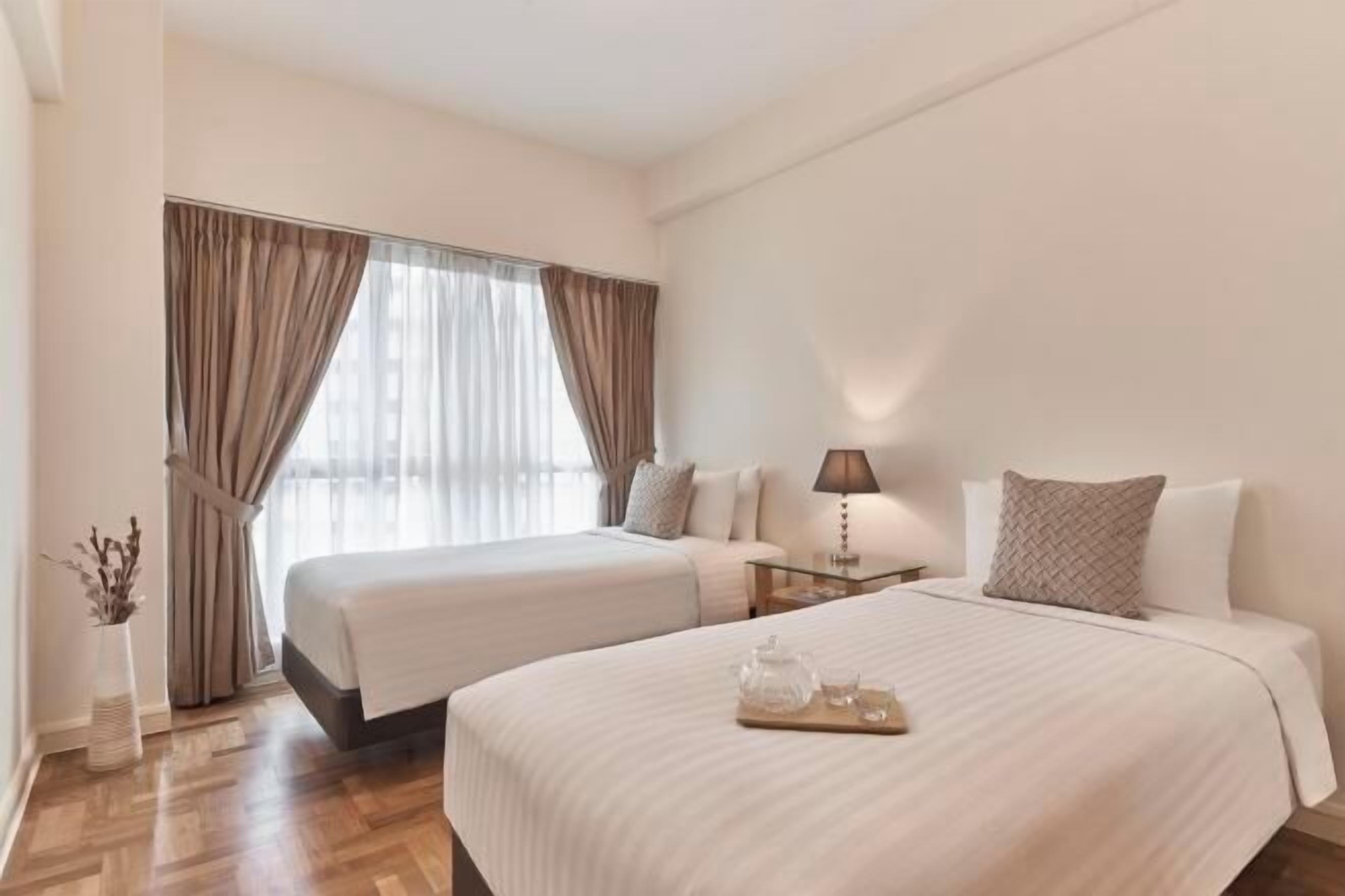 1 多间卧室、客房内保险箱、特色家居、办公桌