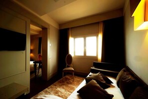 Junior Suite, 1 Katil Ratu (Queen), Sea View (Living Room;with Sofabed) | Pemandangan dari bilik