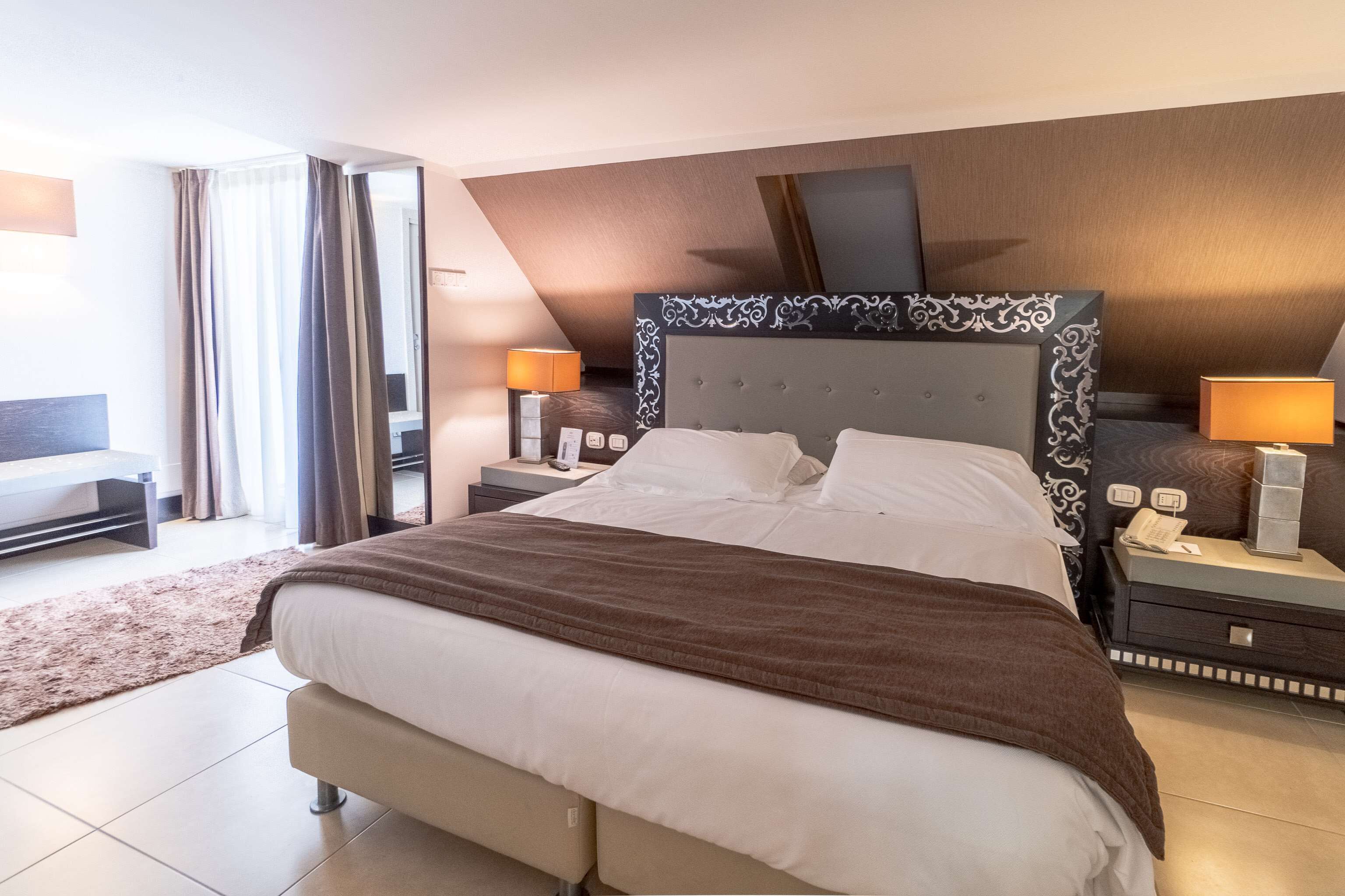 Familienzimmer, 1 King-Bett, Nichtraucher, Balkon (Sofabed is a double bed) | Minibar, Zimmersafe, Schreibtisch, schallisolierte Zimmer