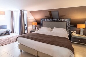 Family Room, 1 King Bed, Non Smoking, Balcony (Sofabed is a double bed)