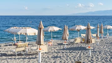 Una spiaggia nelle vicinanze