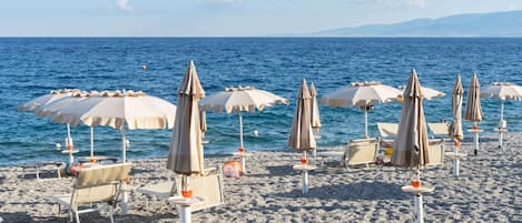 Una spiaggia nelle vicinanze