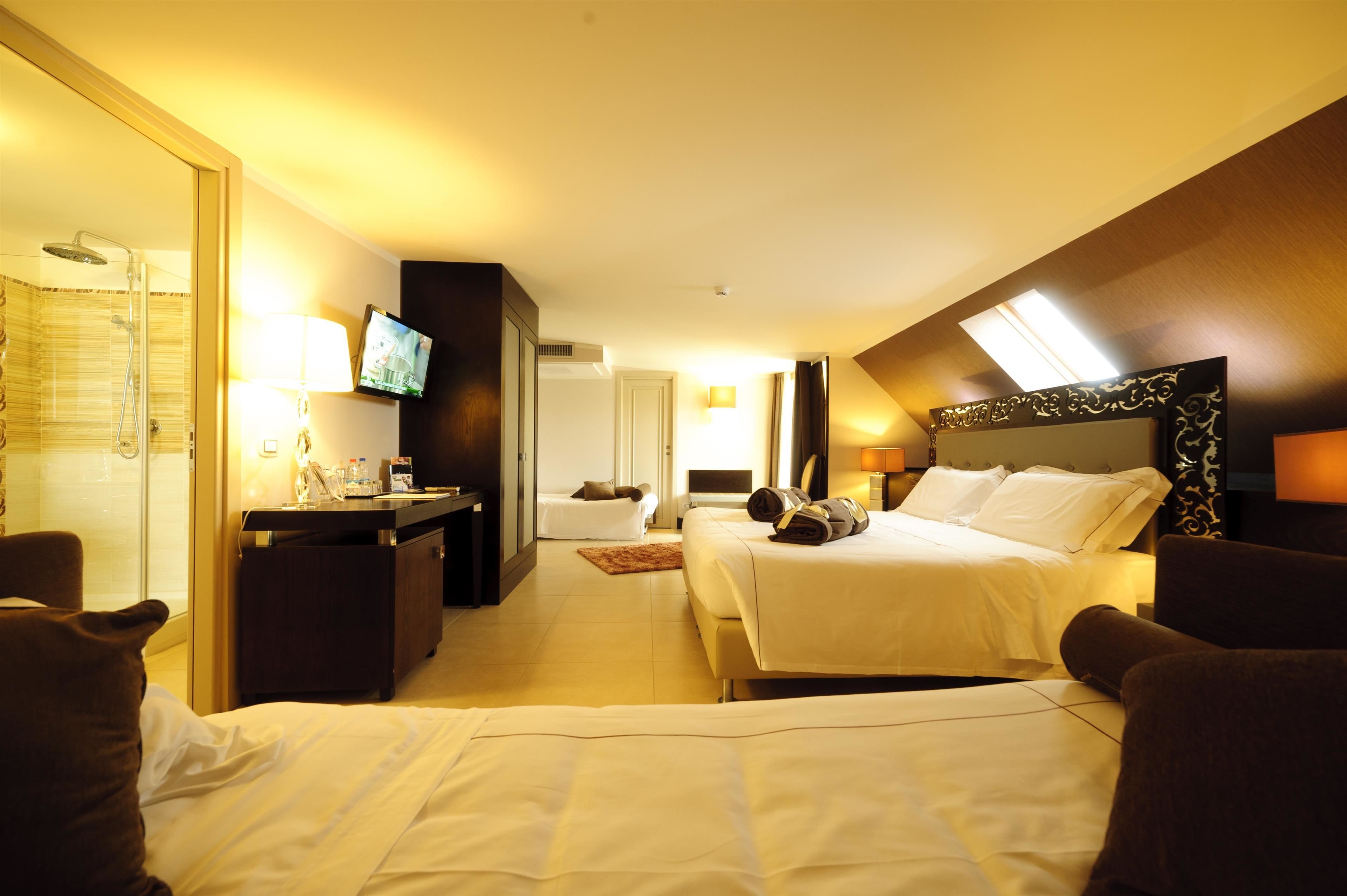 family room, 1 king bed, non smoking, balcony (sofabed is a double bed) | 1 bedroom, minibar, in-room safe, desk