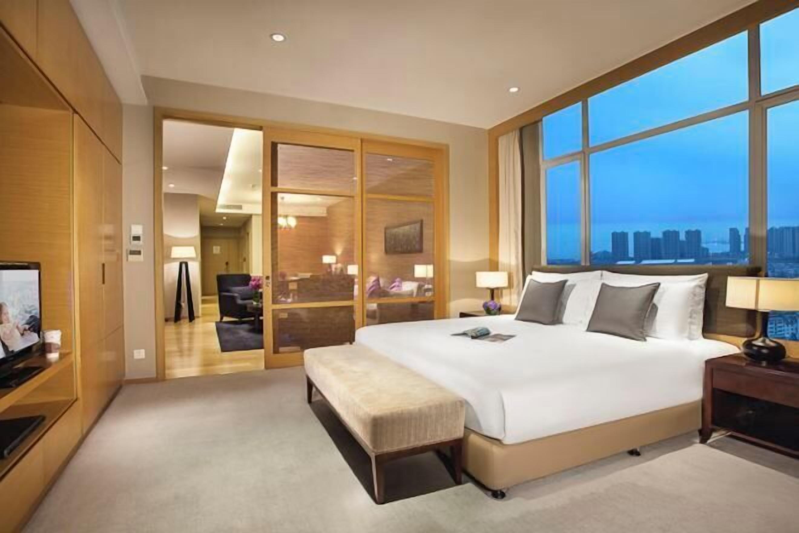 1 bedroom, premium bedding, in-room safe, desk