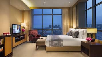 1 bedroom, premium bedding, in-room safe, desk