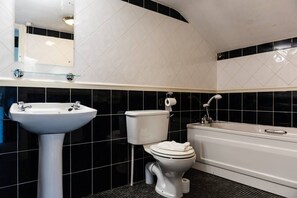 Double or Twin Room, Ensuite (SuperKingsize) | Bathroom - The Boot and Shoe (Penrith)