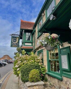 Exterior - The Bugle Coaching Inn (Yarmouth)