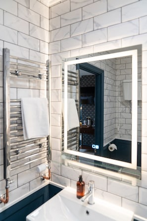 Habitación doble, baño en la habitación (with Shower) | Baño