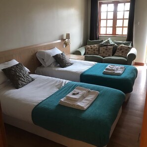 Twin Room, Ensuite - The Carpenters Arms (Swindon)