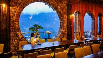 Breakfast, lunch, dinner served; Vietnamese cuisine