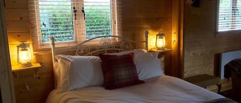 Studio, salle de bains attenante, vue jardin (Self contained cabin)