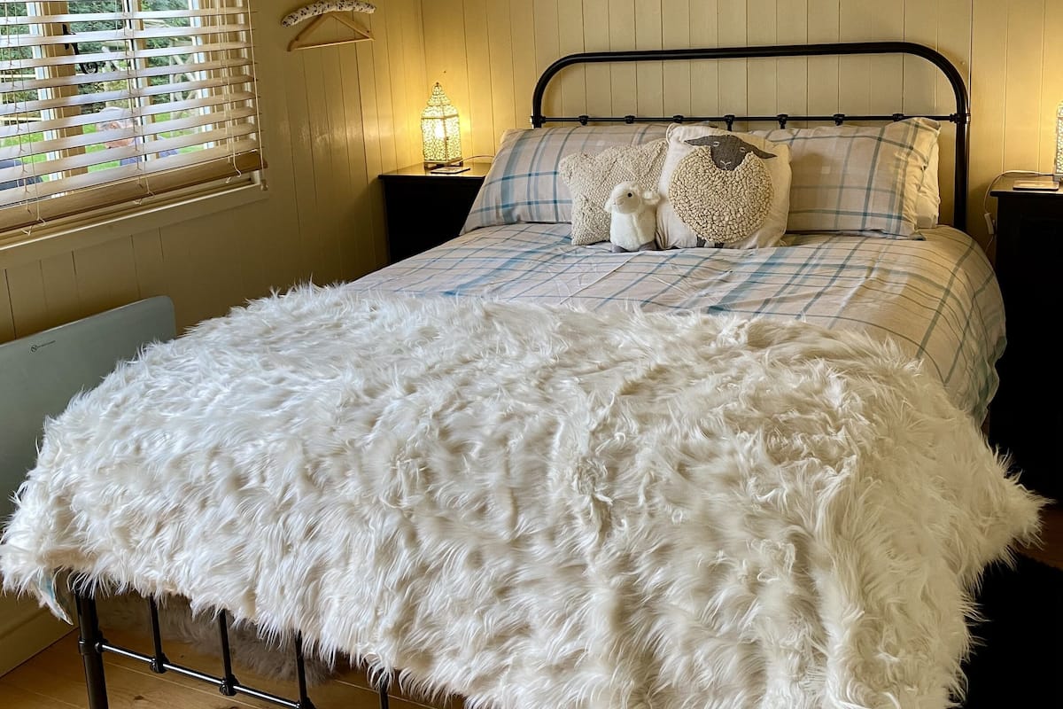 Luxe huisje, en-suite badkamer (Luxury Shepherds Hut) | Interieur