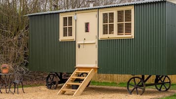 Luxury Cabin, Ensuite (Shepherds Hideaway) | Exterior