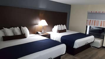 ピロートップベッド、デスク、ノートパソコン用作業スペース、防音設備