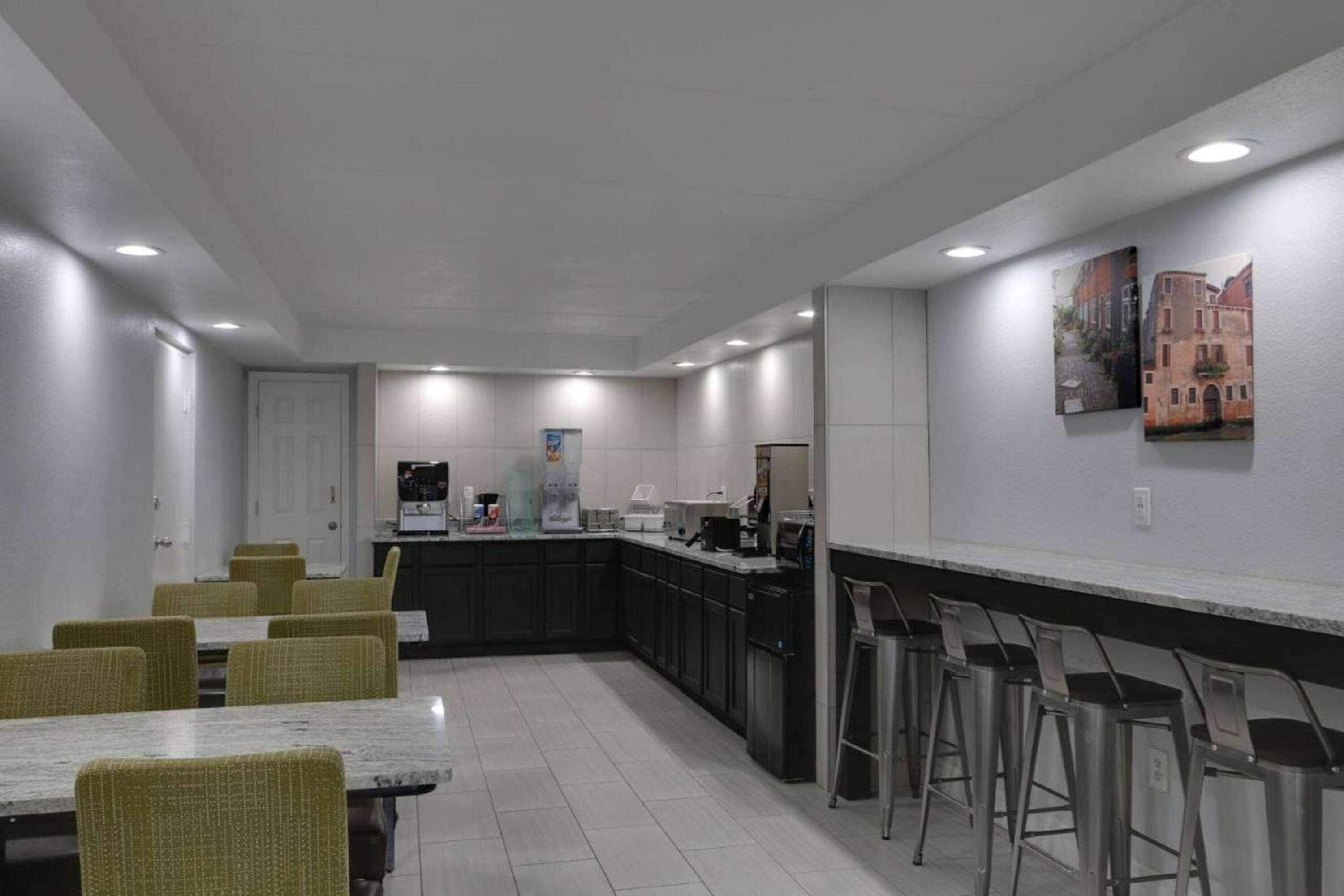 Free daily continental breakfast 