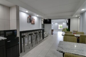 Free daily continental breakfast