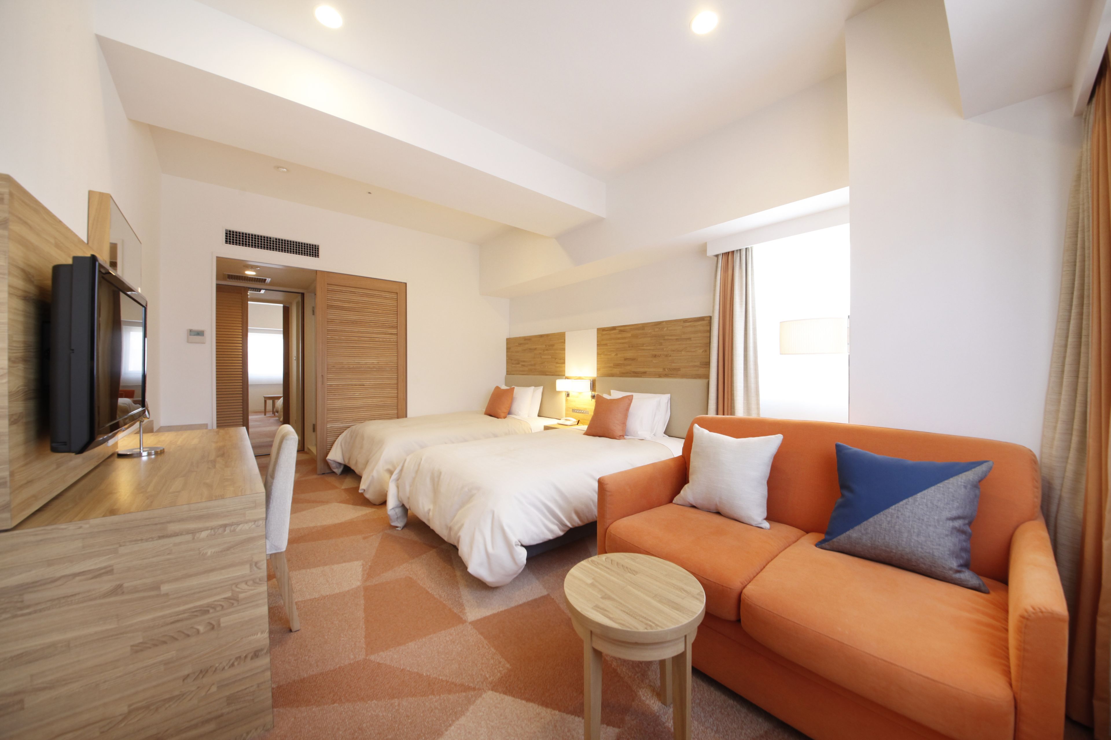 Deluxe Twin Room, Non Smoking | Desk, blackout drapes, soundproofing, iron/ironing board