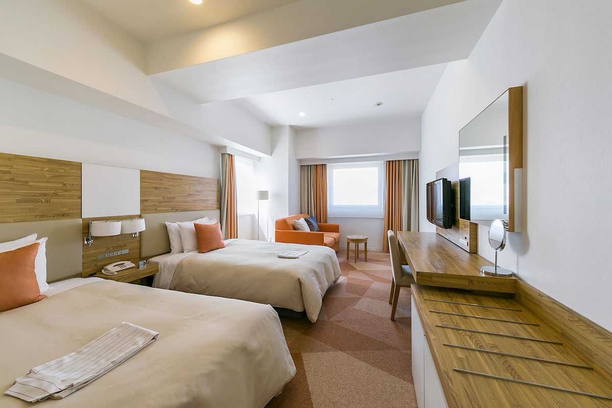 deluxe twin room, non smoking | desk, blackout curtains, soundproofing, iron/ironing board