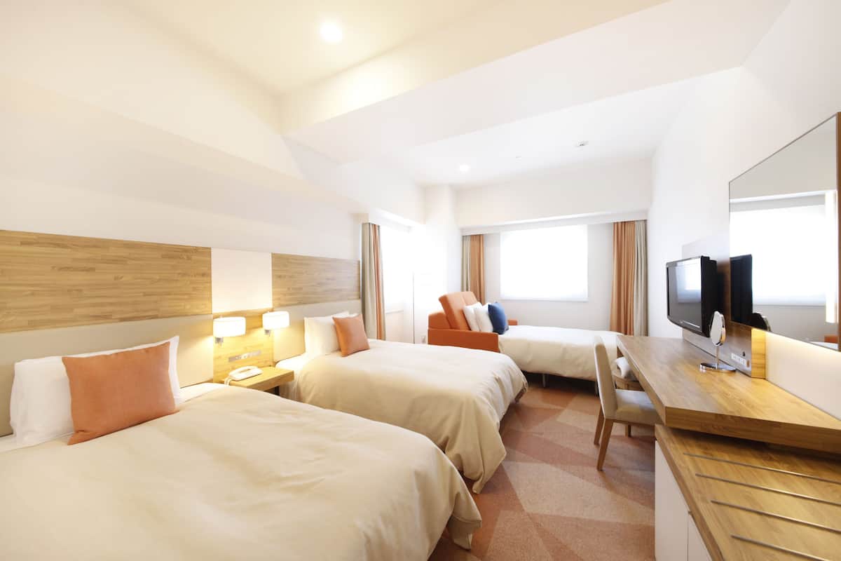 triple room, non smoking | desk, blackout curtains, soundproofing, iron/ironing board