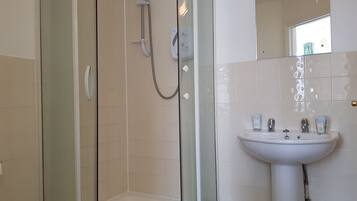 Twin Room, Ensuite | Bathroom
