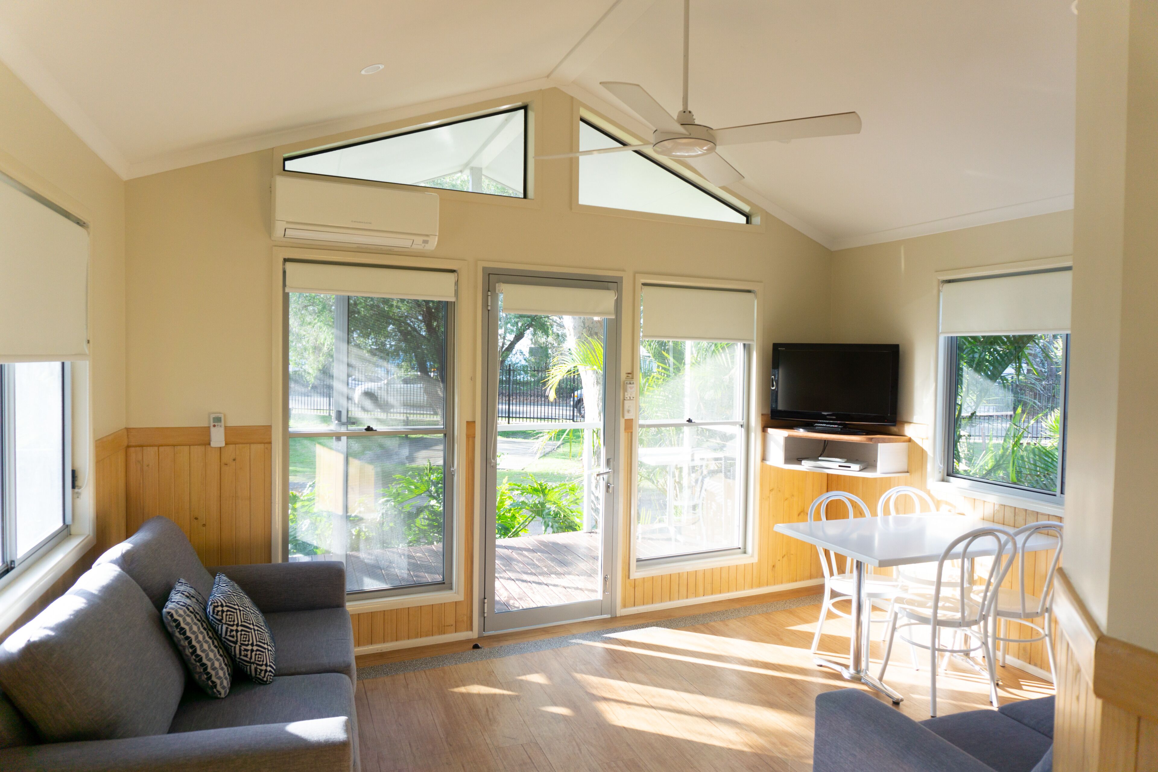 Superior-huvila, 2 makuuhuonetta | Oleskelualue | 20–tuumainen LCD-televisio, jossa digitaalikanavat