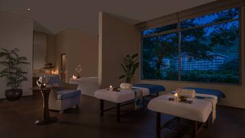 Couples treatment rooms, hot tub, hydrotherapy, aromatherapy