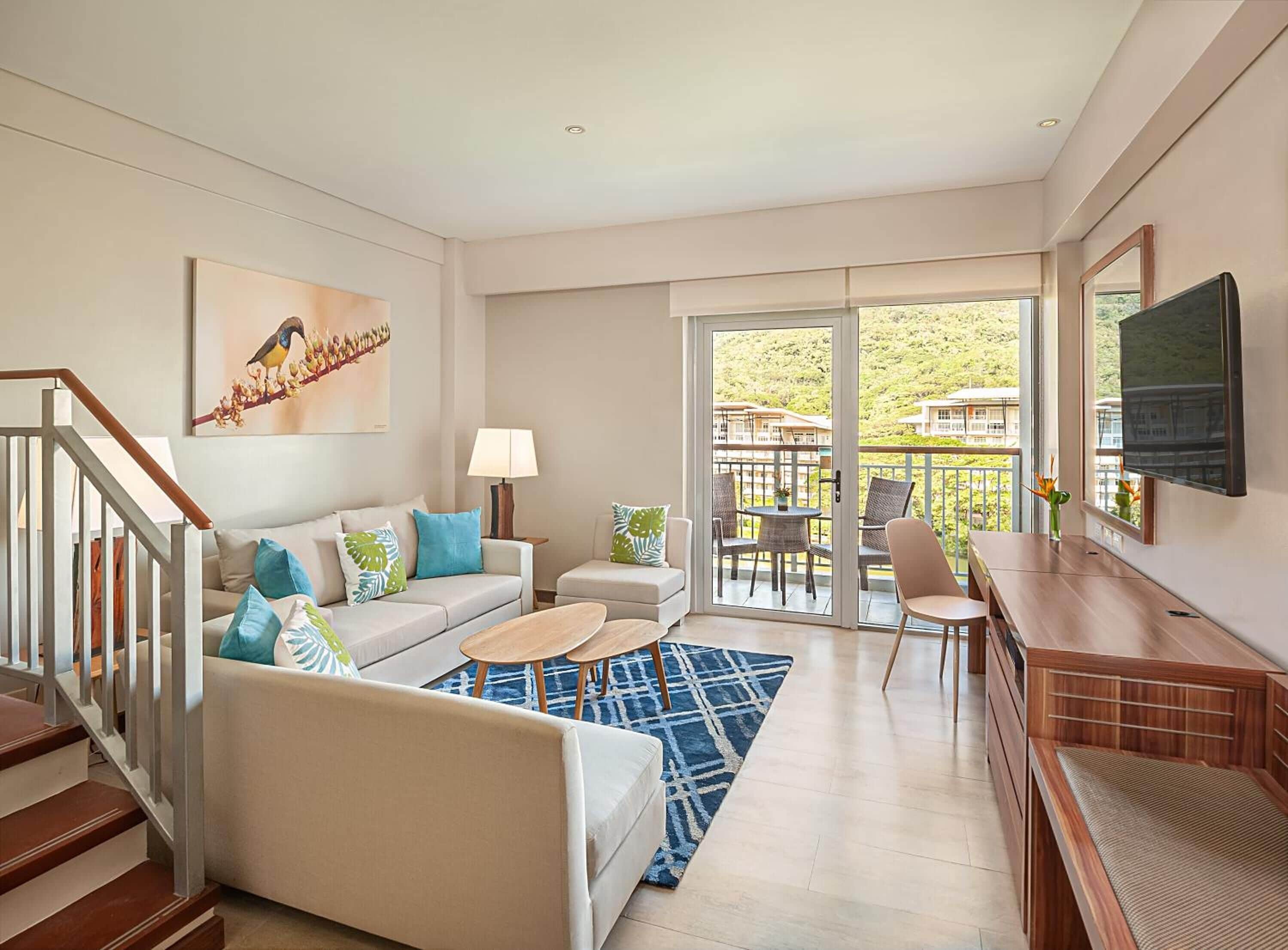 32-英寸液晶电视 （配备有线频道）、电视