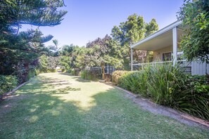 3 Bedroom Deluxe Villa | Courtyard view - Fingal Bay Holiday Park (Fingal Bay)