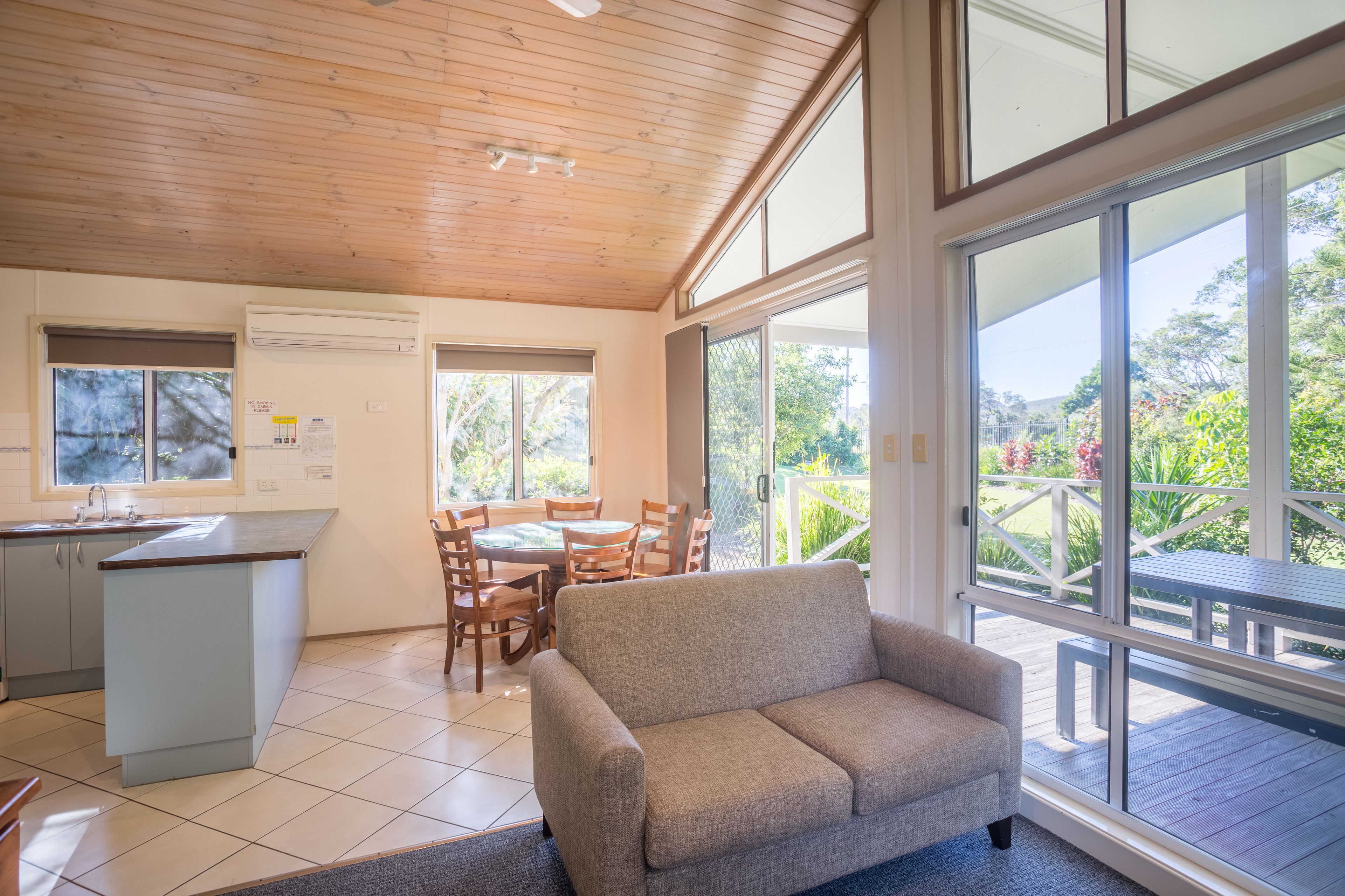 スーペリア ヴィラ 2 ベッドルーム | リビング エリア | テレビ、DVD プレーヤー、卓球台