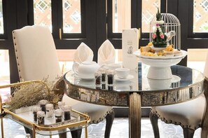 Breakfast, lunch, dinner served; Thai cuisine, pool views  - Hua Chang Heritage Hotel Bangkok (Bangkok)