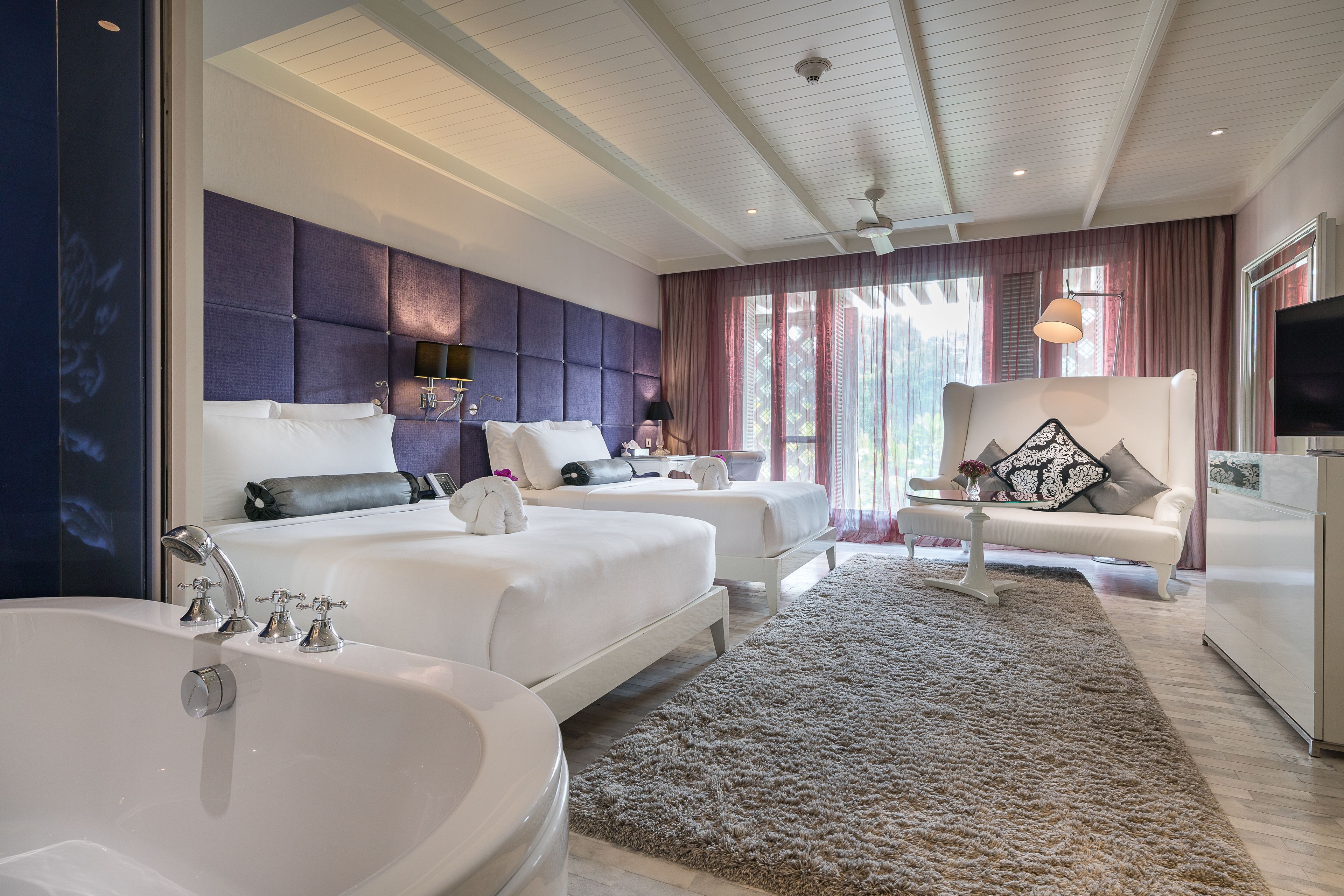 premier room, city view (deluxe) | bathroom | free toiletries, hair dryer, bathrobes, slippers