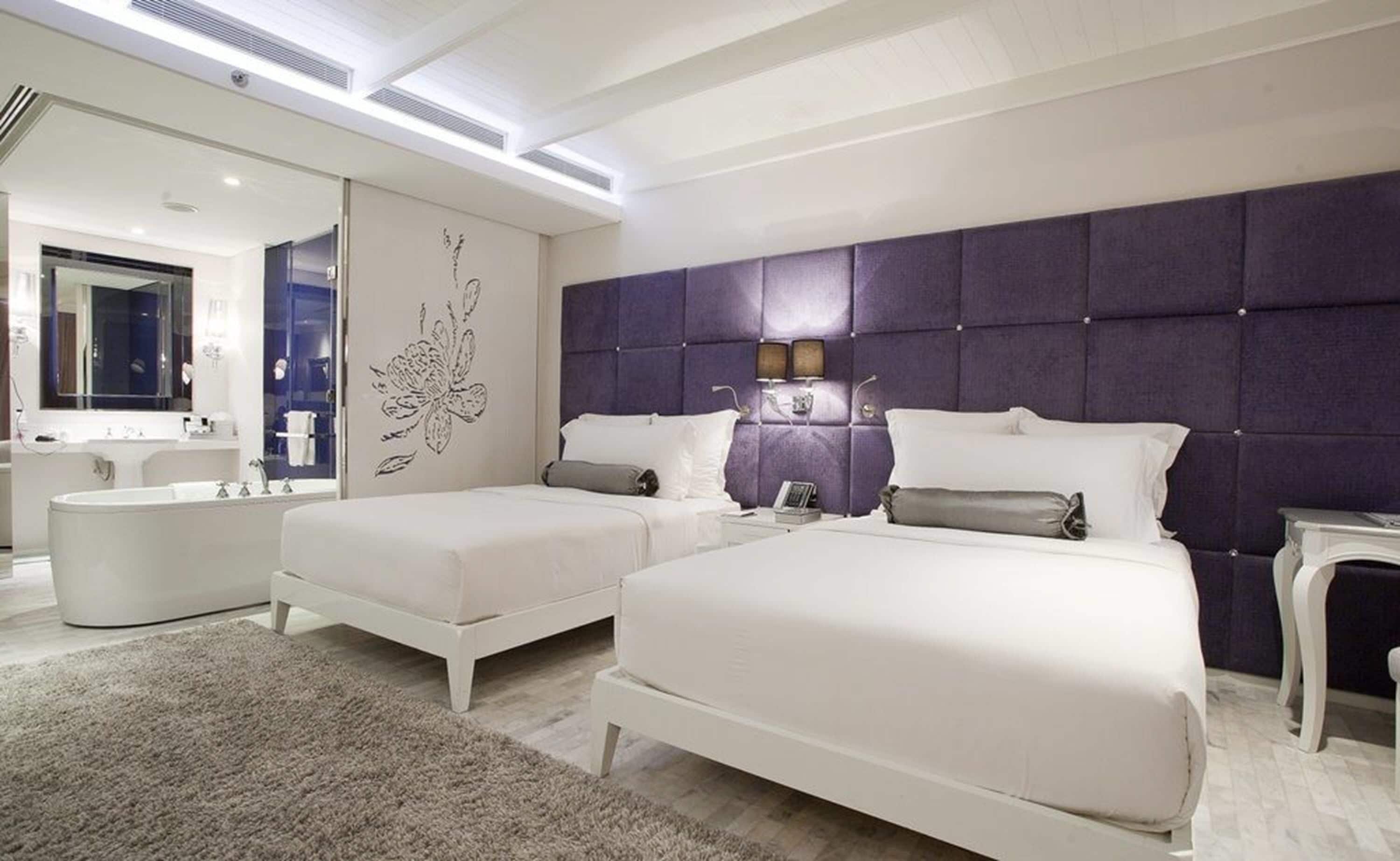 premier room, city view (deluxe) | premium bedding, minibar, in-room safe, desk