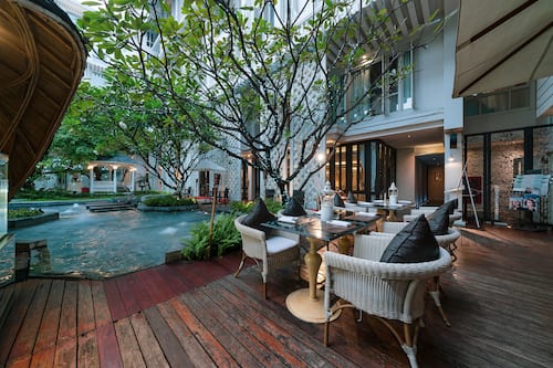 Outdoor pool, pool loungers