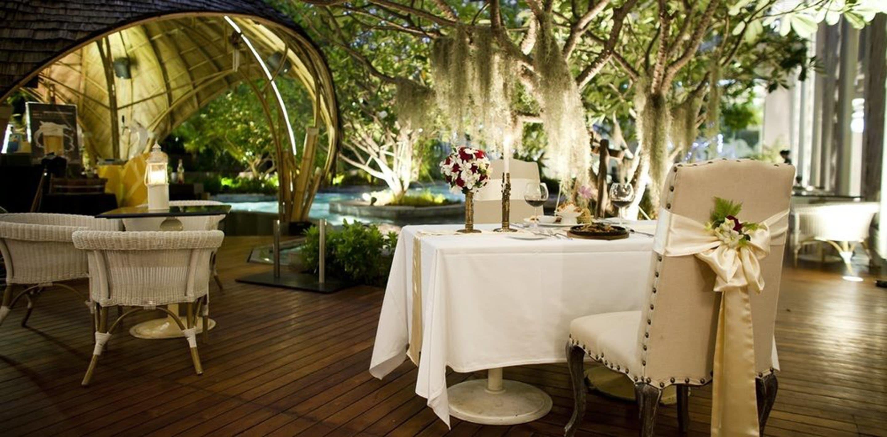 breakfast, lunch, dinner served; thai cuisine, pool views