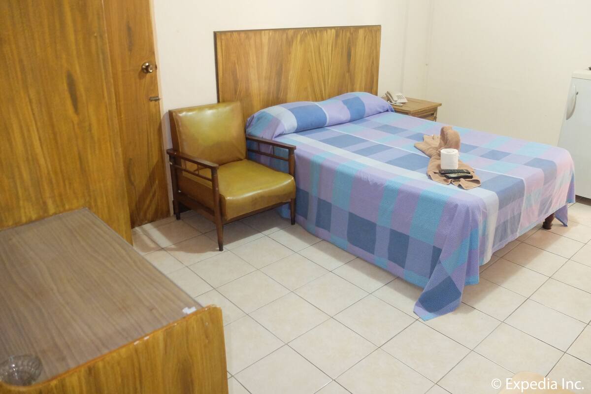 Deluxe Room | Desk, rollaway beds, free WiFi