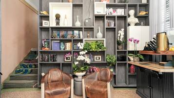 Sala de estar en el lobby