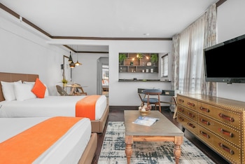 Double Queen Studio | Egyptian cotton sheets, premium bedding, down comforters, pillowtop beds at Lincoln Arms Suites