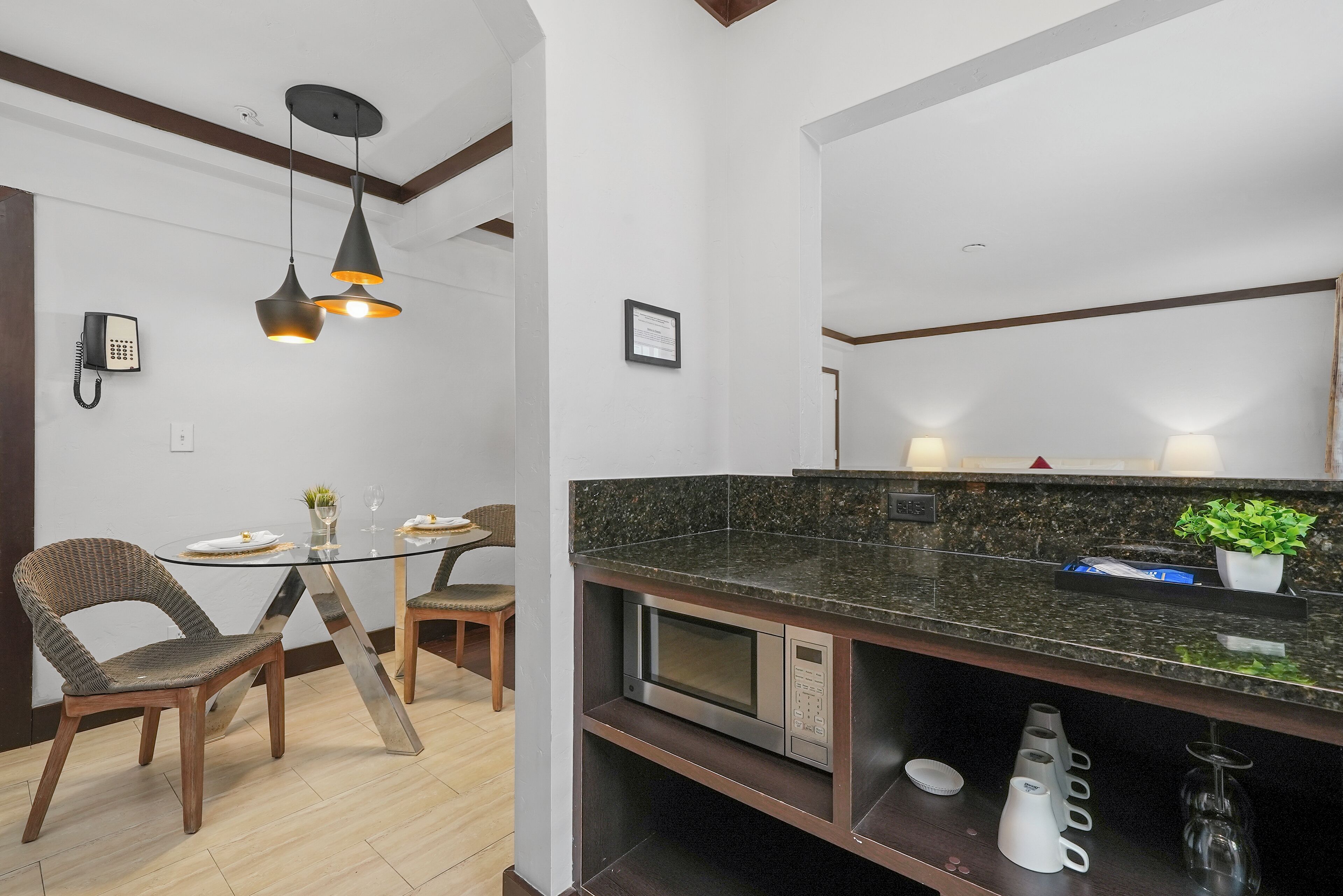 studio suite | dining room