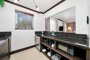 Apartment, 1 Bedroom | Private kitchenette | Fridge, microwave, stovetop, coffee/tea maker