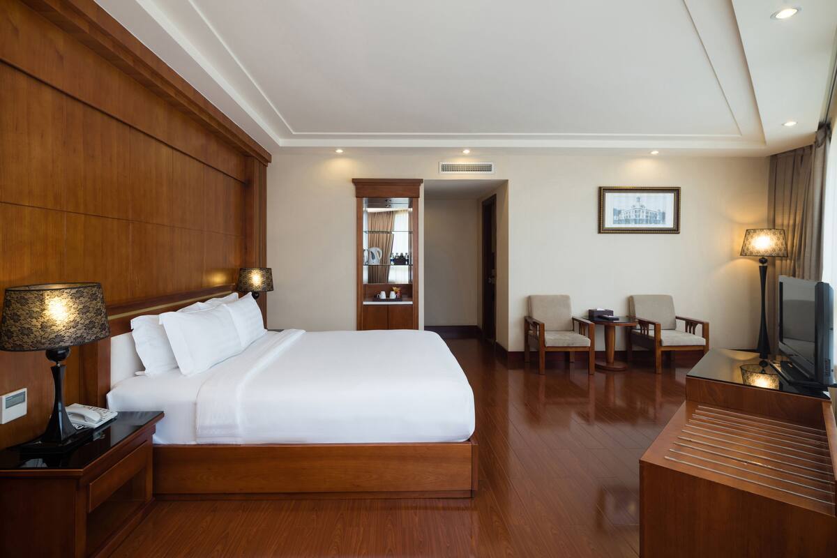 Junior Suite, City View | Minibar, in-room safe, desk, WiFi (free)