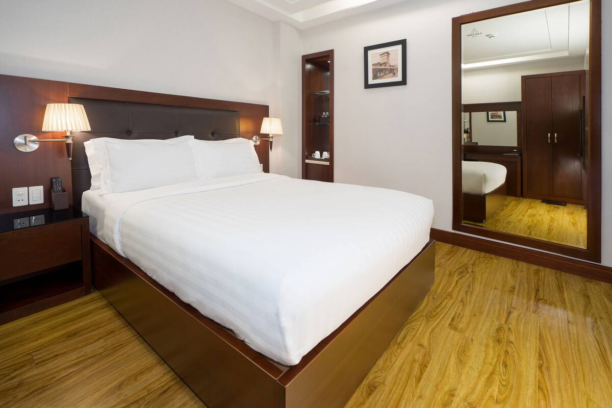 Business (Without Window) | Minibar, in-room safe, desk, WiFi (free)