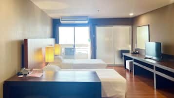 Grand Studio Twin | Blackout curtains, free WiFi, bed sheets