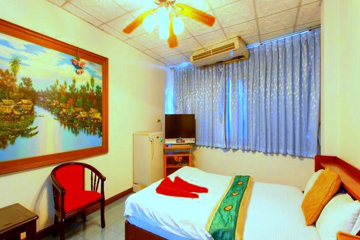 In-room safe, desk, blackout drapes, WiFi (free)