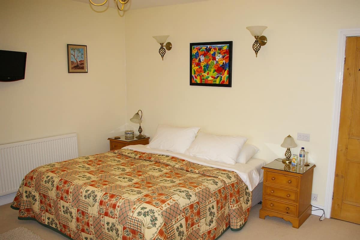 Suite, Ensuite | 1 bedroom, premium bedding, Select Comfort beds, desk