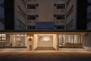 Exterior - Mintara Hotel (Bangkok)