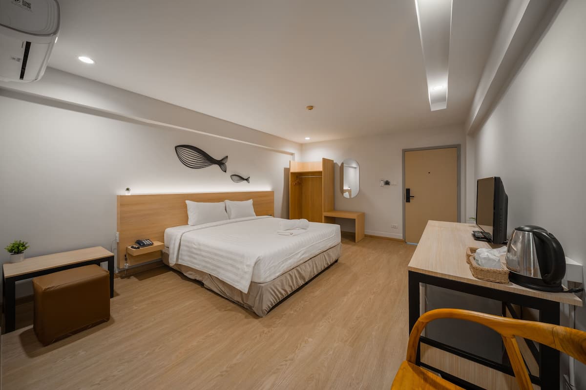 スタンダード ルーム キングベッド 1 台 | ミニバー、WiFi (無料)、ベッドシーツ